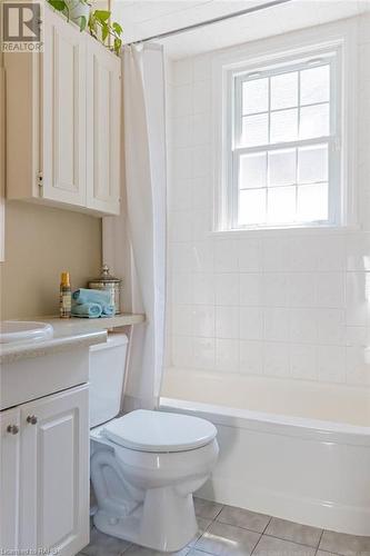 229 East 28Th Street, Hamilton, ON - Indoor Photo Showing Bathroom