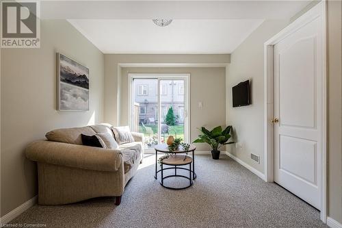 470 Beach Boulevard Unit# 67, Hamilton, ON - Indoor Photo Showing Living Room