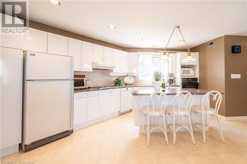 204 Concession Street, Hamilton, ON - Indoor Photo Showing Kitchen