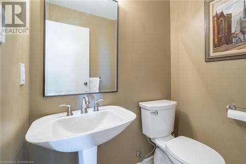 204 Concession Street, Hamilton, ON - Indoor Photo Showing Bathroom