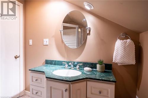 204 Concession Street, Hamilton, ON - Indoor Photo Showing Bathroom