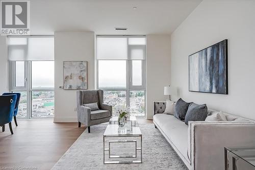 509 Dundas Street W Unit# 812, Oakville, ON - Indoor Photo Showing Living Room