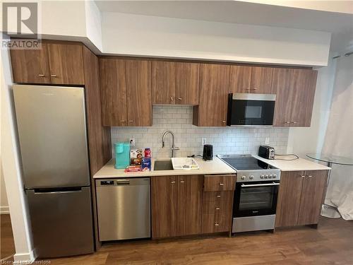 15 Wellington Street S Unit# 211, Kitchener, ON - Indoor Photo Showing Kitchen