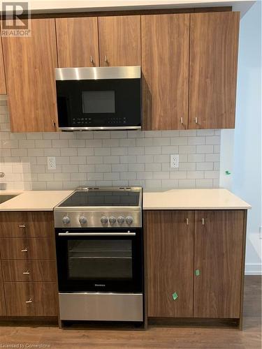 15 Wellington Street S Unit# 211, Kitchener, ON - Indoor Photo Showing Kitchen