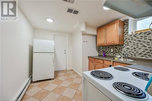 120 Cameron Avenue S, Hamilton, ON - Indoor Photo Showing Kitchen