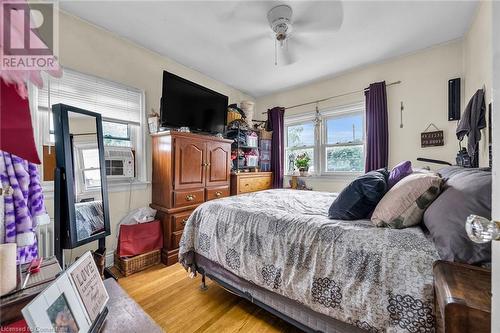 120 Cameron Avenue S, Hamilton, ON - Indoor Photo Showing Bedroom