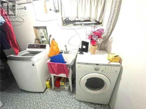 70 Ellis Avenue, Hamilton, ON - Indoor Photo Showing Laundry Room