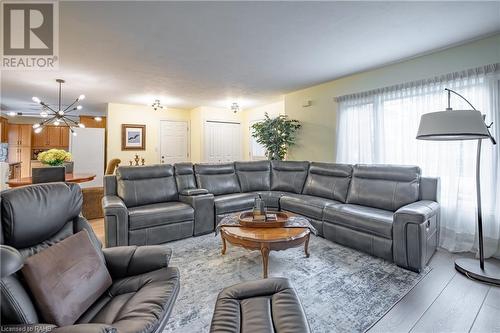 52 Baldwin Avenue, Brantford, ON - Indoor Photo Showing Living Room