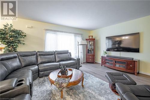 52 Baldwin Avenue, Brantford, ON - Indoor Photo Showing Living Room