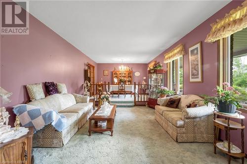 2808 Dominion Road, Ridgeway, ON - Indoor Photo Showing Living Room