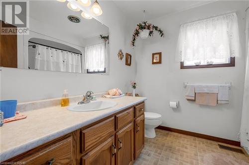 2808 Dominion Road, Ridgeway, ON - Indoor Photo Showing Bathroom