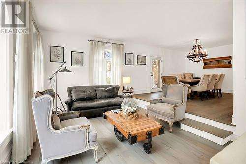 129 Main Street W, Grimsby, ON - Indoor Photo Showing Living Room