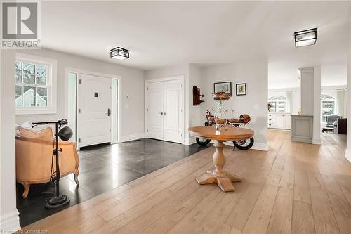 129 Main Street W, Grimsby, ON - Indoor Photo Showing Living Room