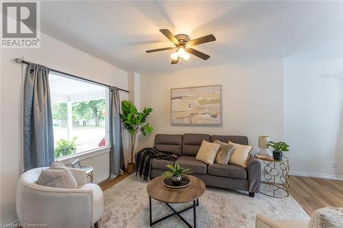 131 Ross Street, Welland, ON - Indoor Photo Showing Living Room