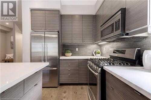 2086 Ghent Avenue Unit# 37, Burlington, ON - Indoor Photo Showing Kitchen With Upgraded Kitchen