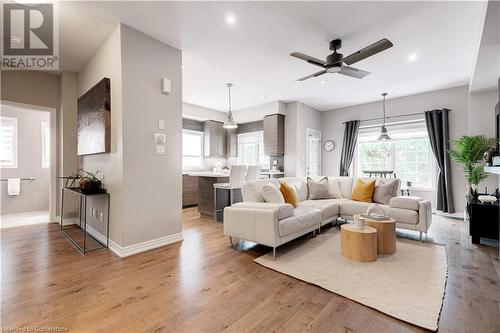 2086 Ghent Avenue Unit# 37, Burlington, ON - Indoor Photo Showing Living Room