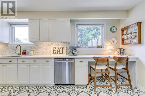 5010 Brady Avenue, Burlington, ON - Indoor Photo Showing Kitchen