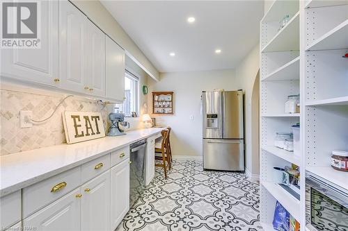 5010 Brady Avenue, Burlington, ON - Indoor Photo Showing Kitchen