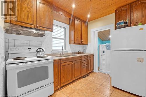 94 East 35Th Street, Hamilton, ON - Indoor Photo Showing Kitchen With Double Sink