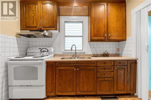 94 East 35Th Street, Hamilton, ON - Indoor Photo Showing Kitchen With Double Sink