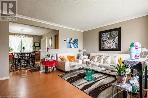 5934 North Street, Niagara Falls, ON - Indoor Photo Showing Living Room