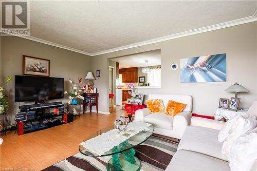 5934 North Street, Niagara Falls, ON - Indoor Photo Showing Living Room