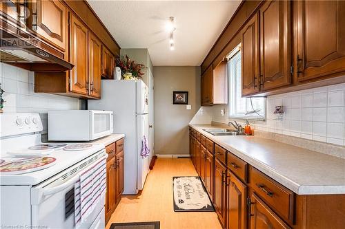 5934 North Street, Niagara Falls, ON - Indoor Photo Showing Kitchen With Double Sink