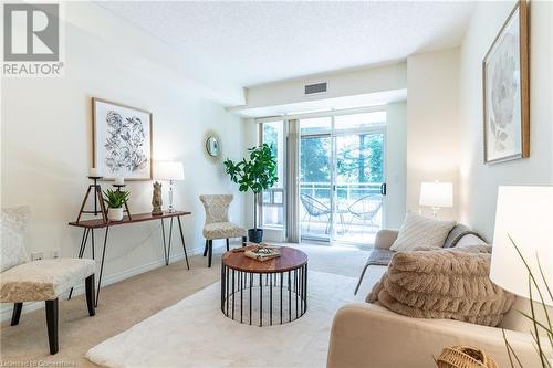 125 Wilson Street W Unit# 216, Ancaster, ON - Indoor Photo Showing Living Room