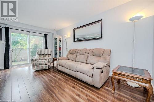 1548 Newlands Crescent Unit# 14, Burlington, ON - Indoor Photo Showing Living Room