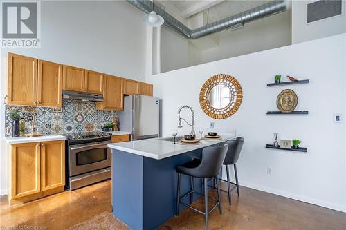 11 Rebecca Street Unit# 401, Hamilton, ON - Indoor Photo Showing Kitchen