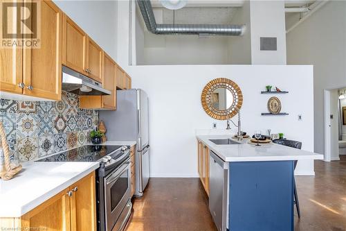 11 Rebecca Street Unit# 401, Hamilton, ON - Indoor Photo Showing Kitchen