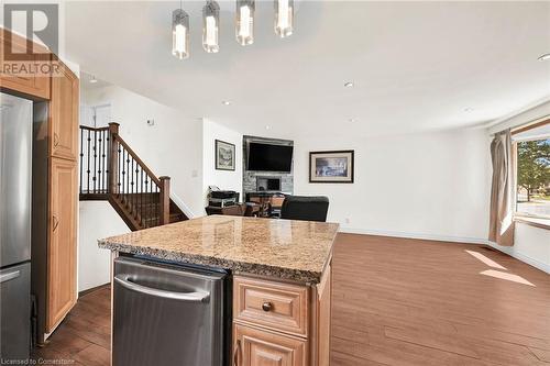 4 Markham Crescent, Hamilton, ON - Indoor Photo Showing Kitchen