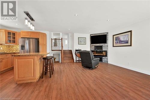 4 Markham Crescent, Hamilton, ON - Indoor Photo Showing Kitchen