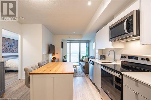 3200 Dakota Common Unit# B717, Burlington, ON - Indoor Photo Showing Kitchen With Stainless Steel Kitchen