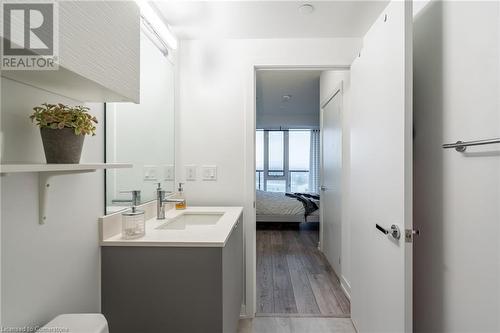 3200 Dakota Common Unit# B717, Burlington, ON - Indoor Photo Showing Bathroom