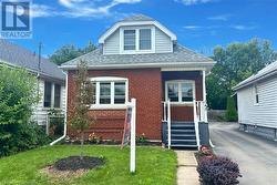 145 Weir Street N  Hamilton, ON L8H 5G1