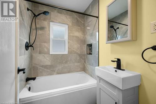 145 Weir Street N, Hamilton, ON - Indoor Photo Showing Bathroom