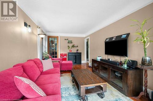 145 Weir Street N, Hamilton, ON - Indoor Photo Showing Living Room