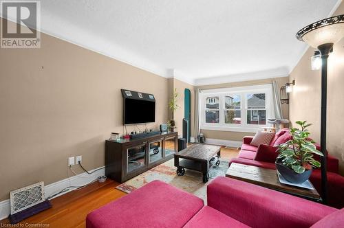 145 Weir Street N, Hamilton, ON - Indoor Photo Showing Living Room