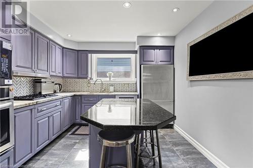 19 Minstrel Court, Hamilton, ON - Indoor Photo Showing Kitchen