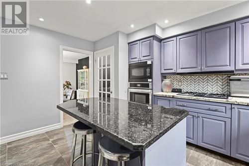 19 Minstrel Court, Hamilton, ON - Indoor Photo Showing Kitchen With Upgraded Kitchen