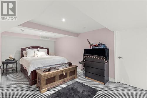 19 Minstrel Court, Hamilton, ON - Indoor Photo Showing Bedroom