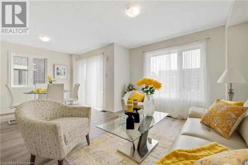 13 Roxanne Drive Unit# 121, Hamilton, ON - Indoor Photo Showing Living Room