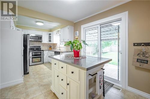 89 Queen Street S, Thorold, ON - Indoor Photo Showing Kitchen