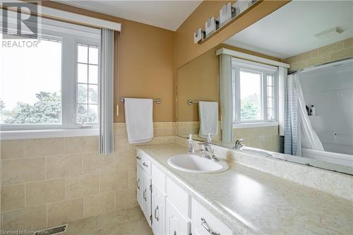 89 Queen Street S, Thorold, ON - Indoor Photo Showing Bathroom