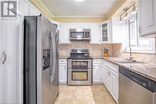 89 Queen Street S, Thorold, ON - Indoor Photo Showing Kitchen