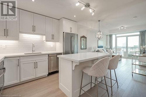 2025 Maria Street Unit# 1407, Burlington, ON - Indoor Photo Showing Kitchen With Stainless Steel Kitchen With Upgraded Kitchen