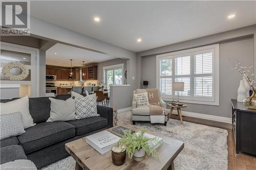 2440 Auckland Drive, Burlington, ON - Indoor Photo Showing Living Room