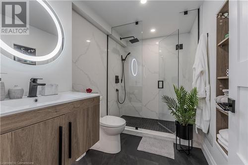 2440 Auckland Drive, Burlington, ON - Indoor Photo Showing Bathroom