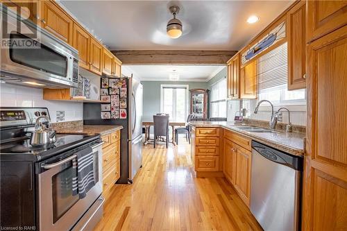 845 Grandview Road, Fort Erie, ON - Indoor Photo Showing Kitchen With Double Sink